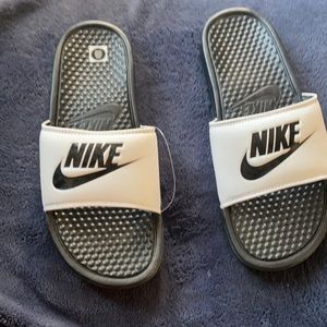 NIKE Benassi JDI White & Black Mens Slide Sandals